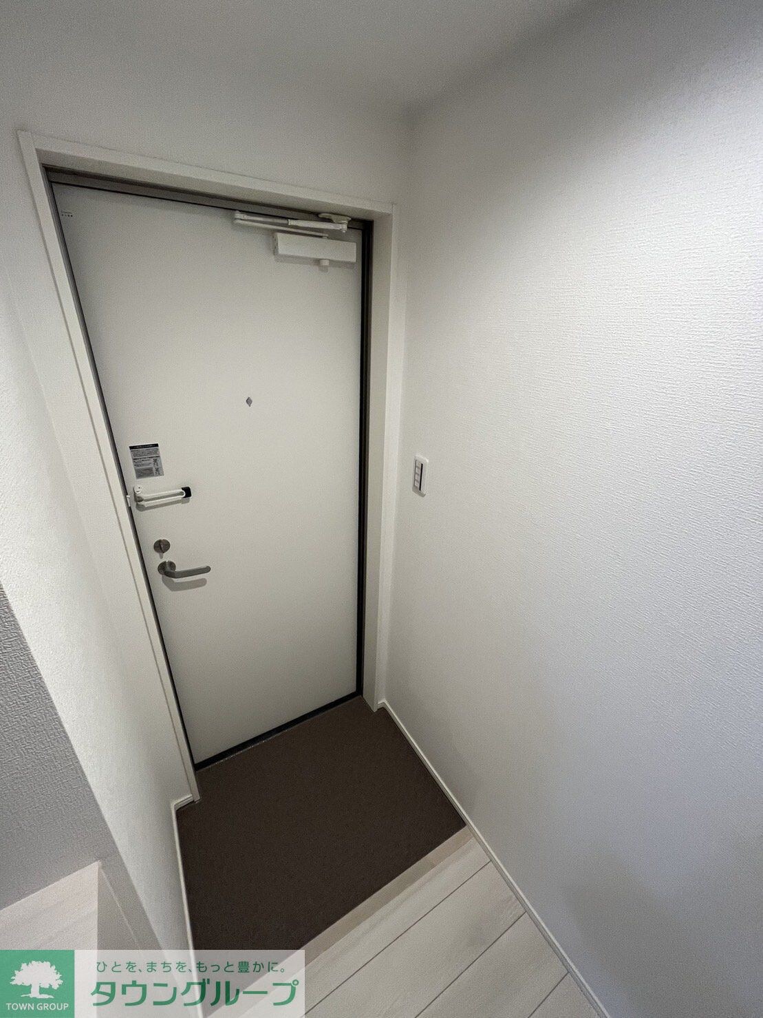 物件内観写真5　(玄関)