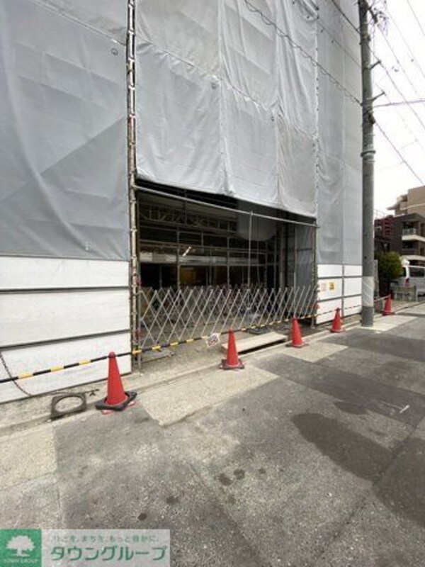 エントランス(駐車場)