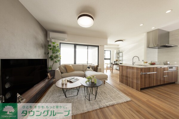 リビング・居室(別部屋の写真になります)