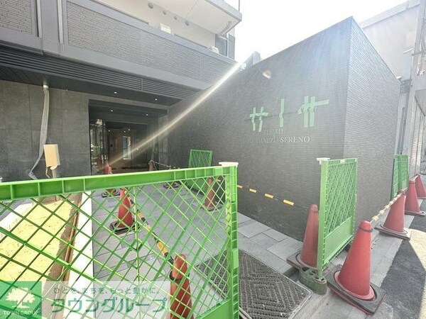 エントランス(駐車場)