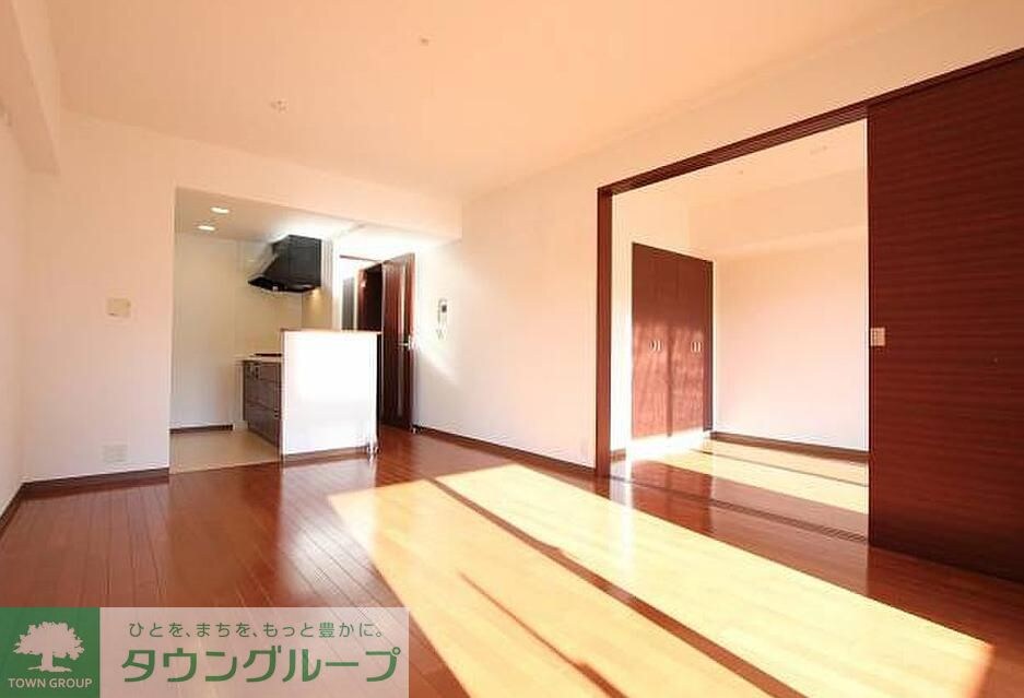 物件内観写真2　(リビング/居室)