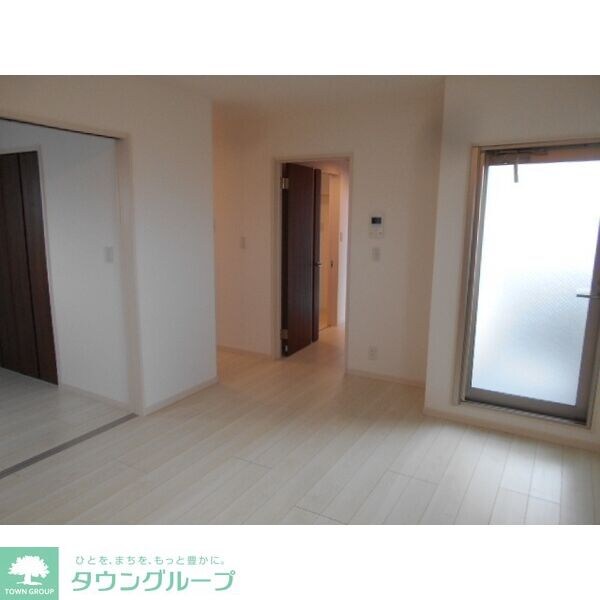 物件内観写真2　(リビング/居室)