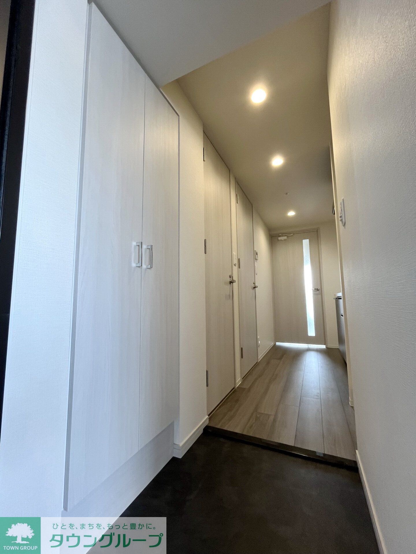 物件内観写真5　(玄関)