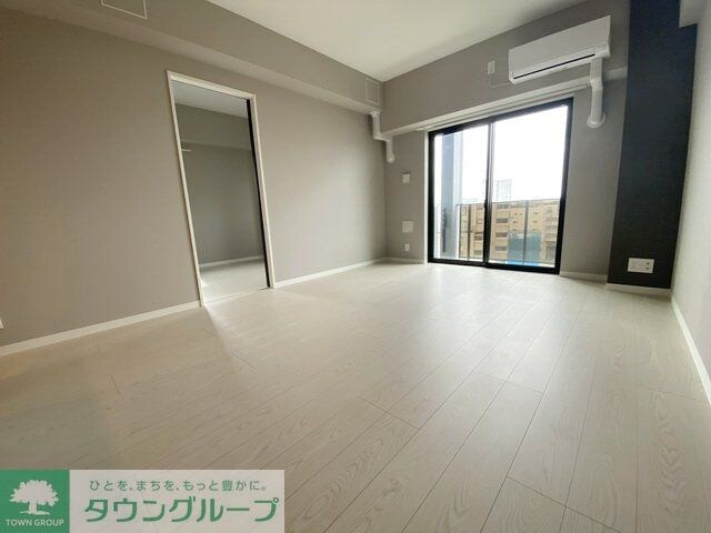 物件内観写真2　(リビング/居室)