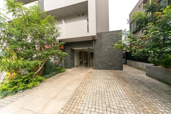 エントランス(★西新宿五丁目駅まで徒歩８分★)