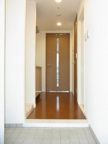 物件内観写真3　(オートロック付きエントランス)