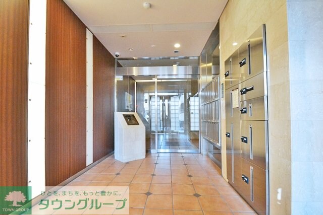 物件内観写真3　(高級感あるエントランス（宅配BOX完備）)