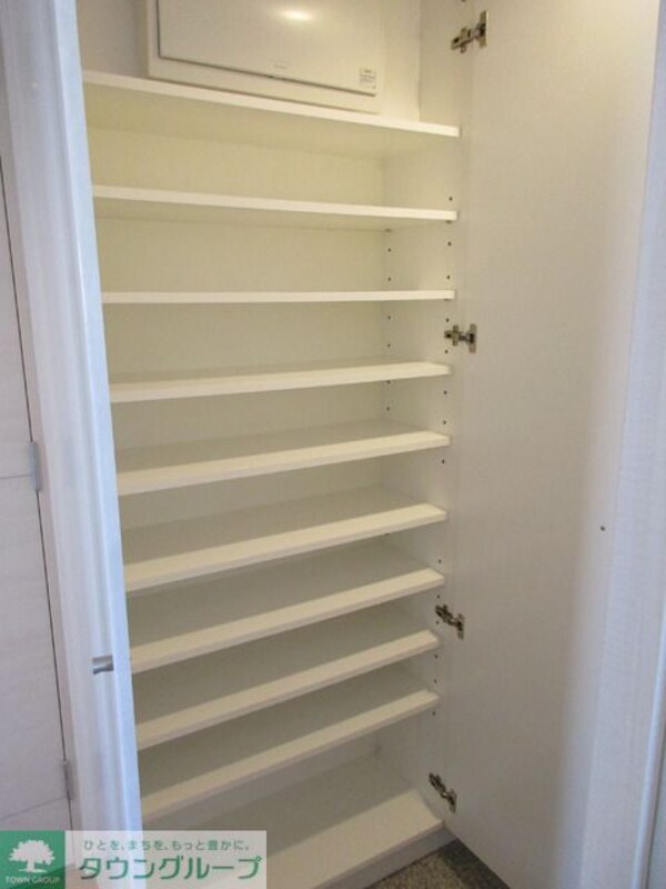 収納(Fタイプ2015年11月撮影 同タイプ1206号室の写真で…)