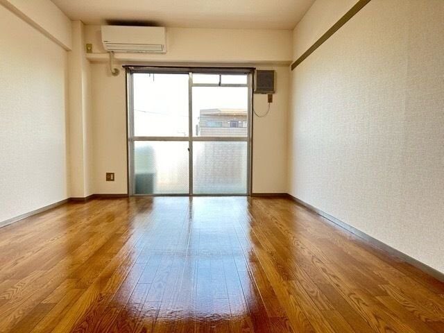 物件内観写真2　(リビング/居室)