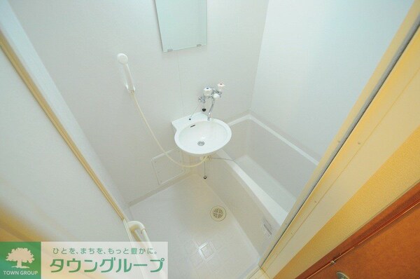バス／シャワールーム等(設備・仕様は号室により異なる為、現況を優先致します。)