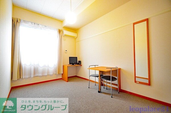 リビング・居室(設備・仕様は号室により異なる為、現況を優先致します。)