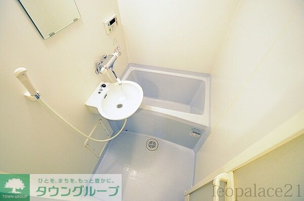 バス／シャワールーム等(設備・仕様は号室により異なる為、現況を優先致します。)