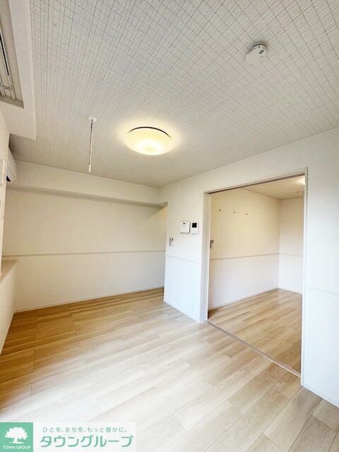 物件内観写真8　(リビング/居室)