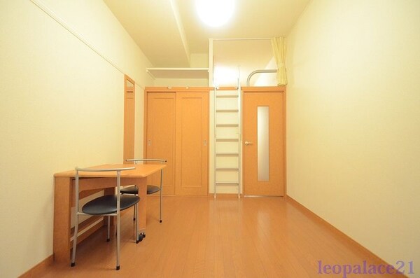 リビング・居室(1階　同タイプの部屋の写真です)