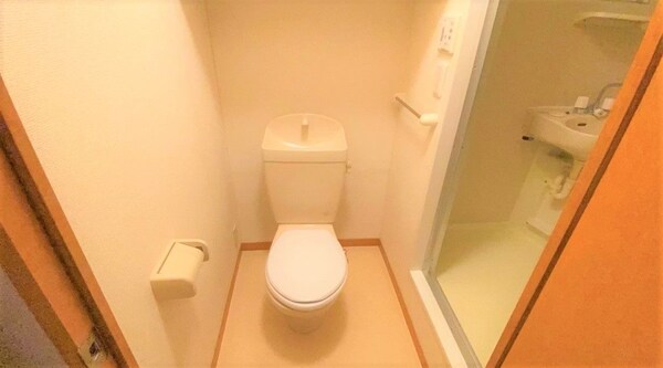 トイレ(「同タイプの部屋の写真です」「現況優先」)
