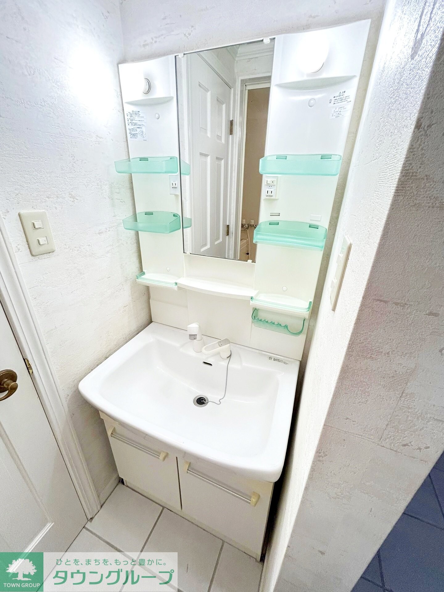 物件内観写真14　(★★沢山置ける独立洗面化粧台★★)