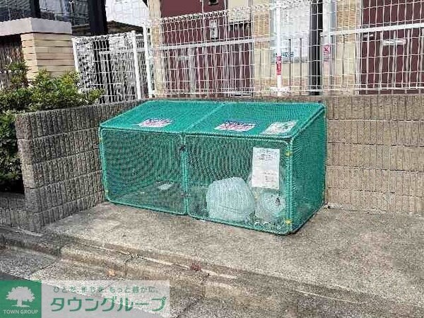 共有部分(ゴミ置き場です。)