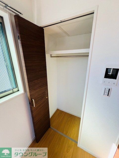 物件内観写真4　(玄関)