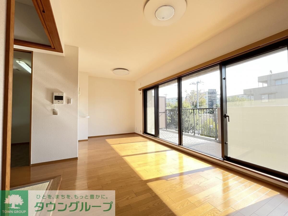 物件内観写真2　(リビング/居室)