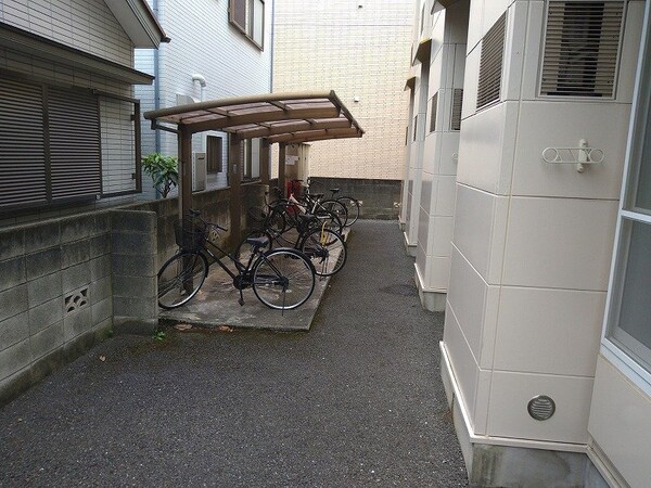 共有部分(駐輪場　原付＆自転車のみ駐輪可能)