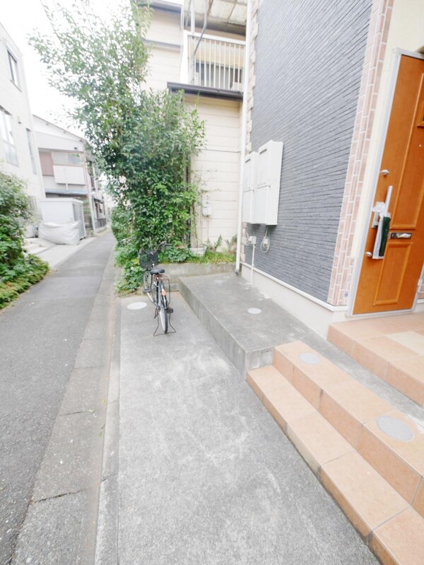 エントランス(駐車場)