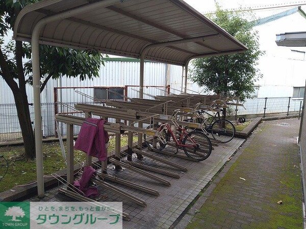 設備(駐輪場　原付＆自転車のみ駐輪可能)