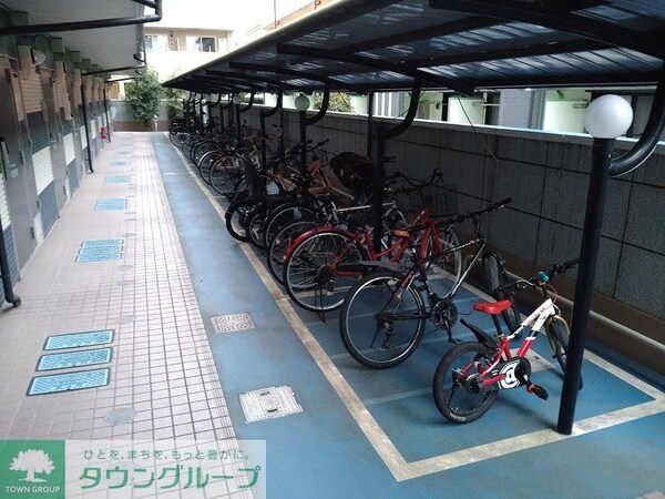 共有部分(駐輪場　原付＆自転車のみ駐輪可能)