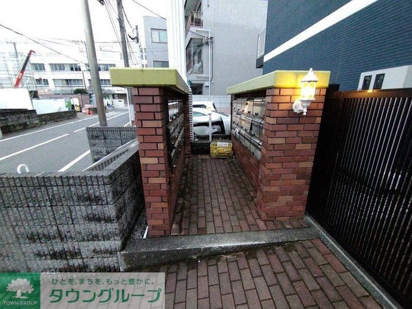 設備(駐輪場　原付＆自転車のみ駐輪可能)