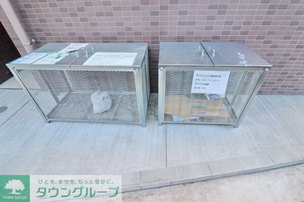 エントランス(駐車場)