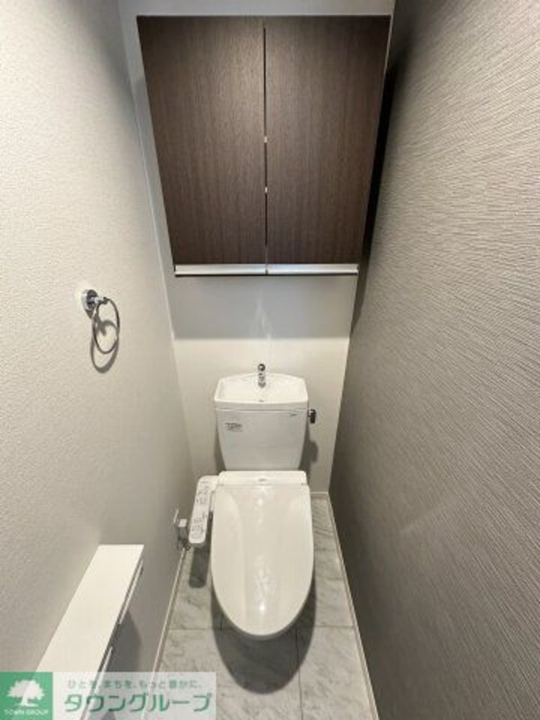 トイレ(温水洗浄便座付き＆便利な収納付きです♪)