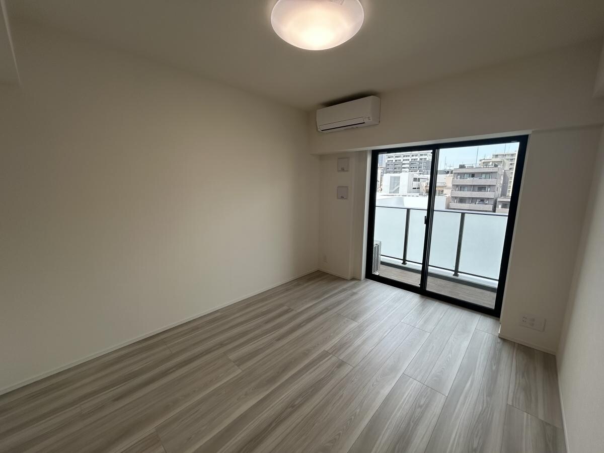 物件内観写真2　(リビング/居室)