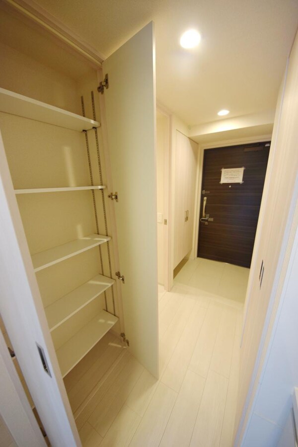 玄関(収納)