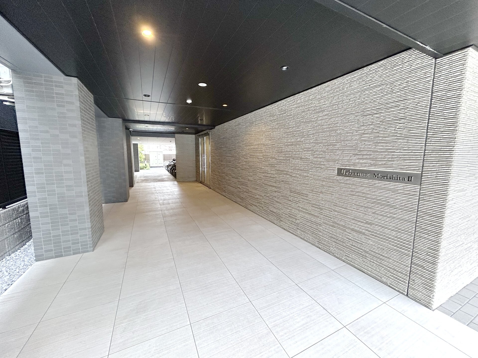 物件内観写真15　(エントランス)