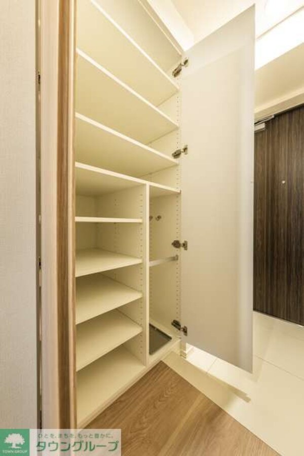 玄関(※写真は同タイプ住戸です。)