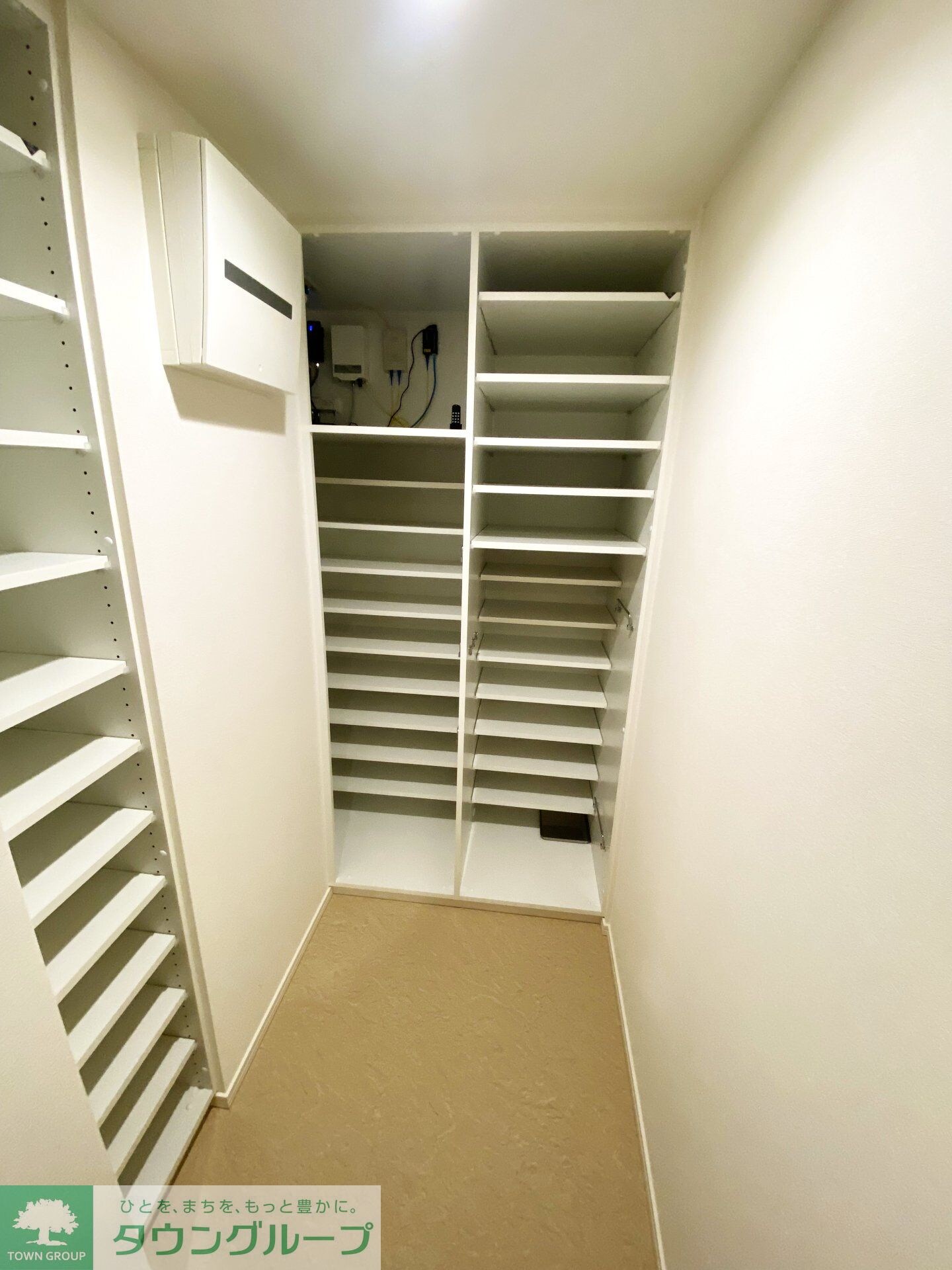 物件内観写真16　(玄関)