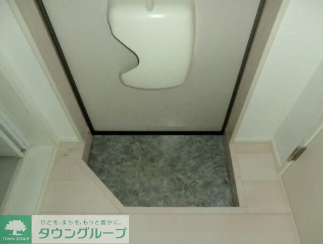 物件内観写真4　(玄関)