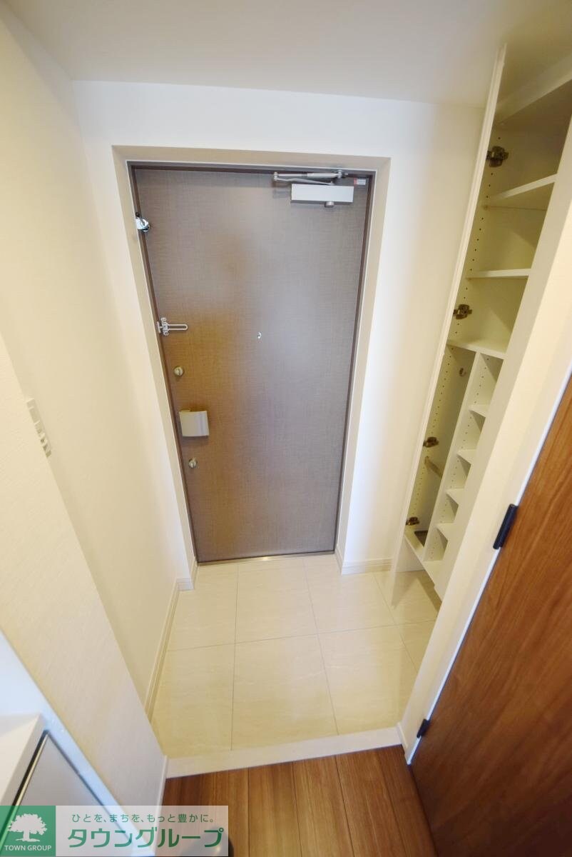 物件内観写真16　(玄関)