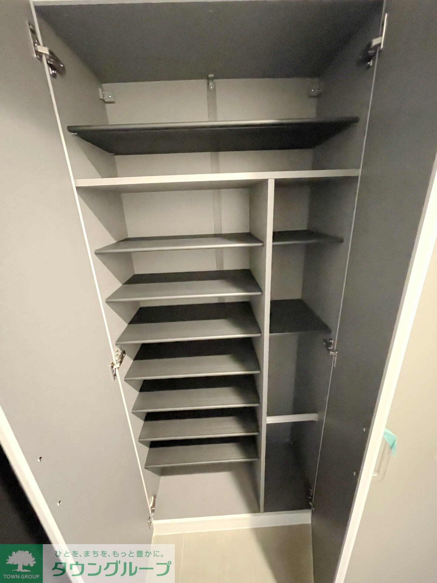 物件内観写真9　(玄関)