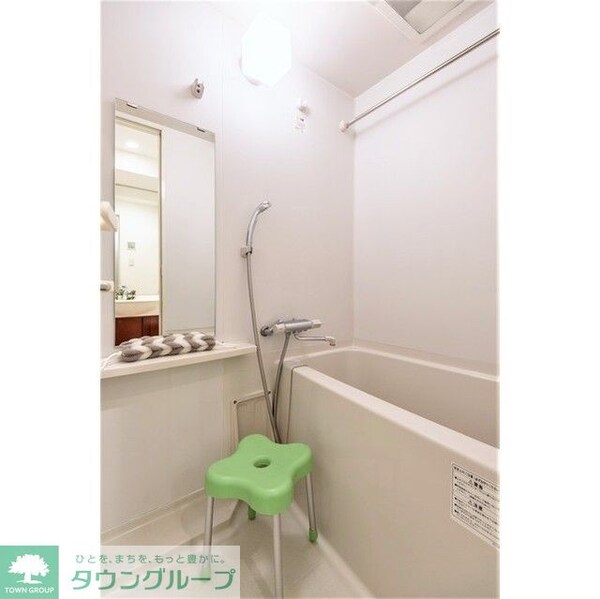 バス／シャワールーム等(家具・調度品等は配置例です。実際の賃貸住居には含まれません。)