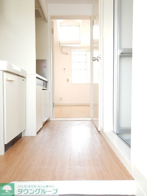 物件内観写真6　(玄関)