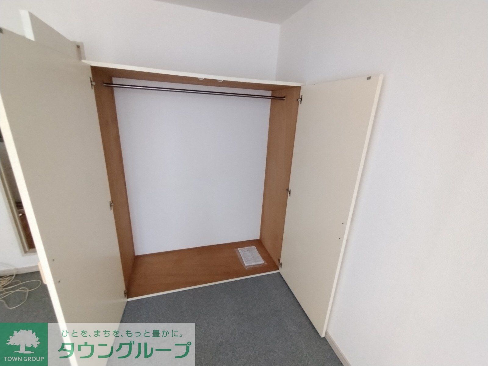 物件内観写真10　(居室収納)