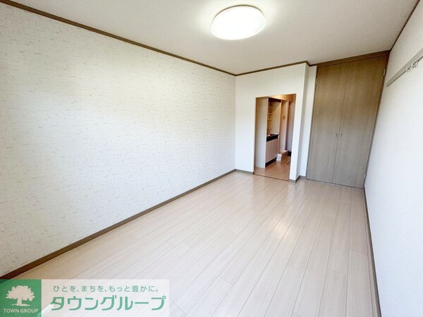 寝室(同シリーズ)