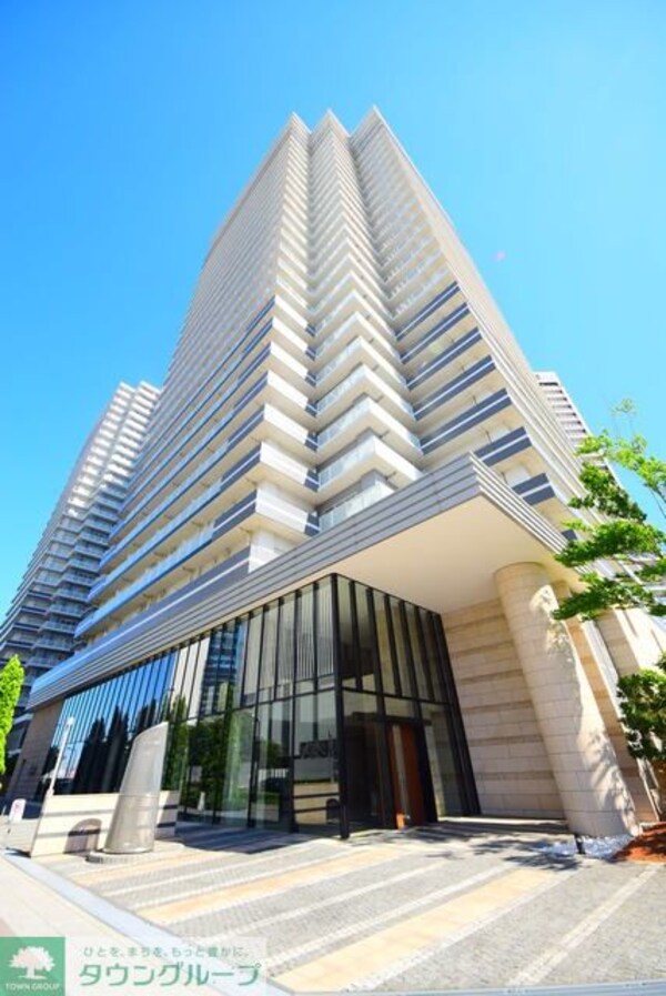 外観(★豊かな開放感と品格を醸し出す吹き抜けのエントランスホール★)