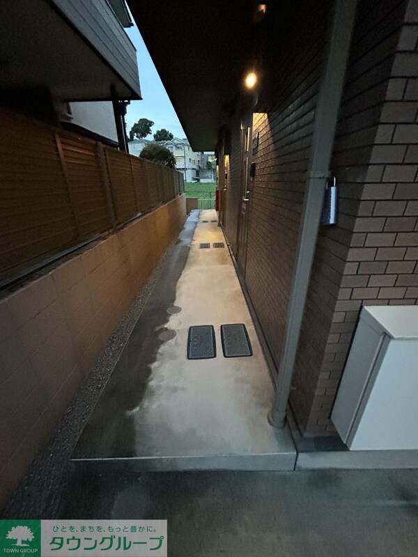 エントランス(駐車場)