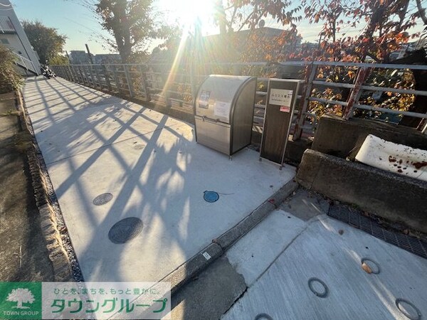 ロビー(駐車場)