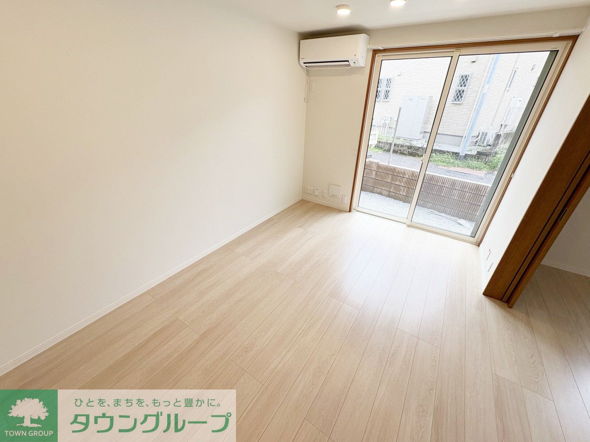 物件内観写真2　(リビング/居室)