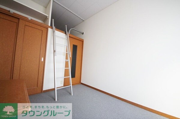 寝室(同シリーズ)