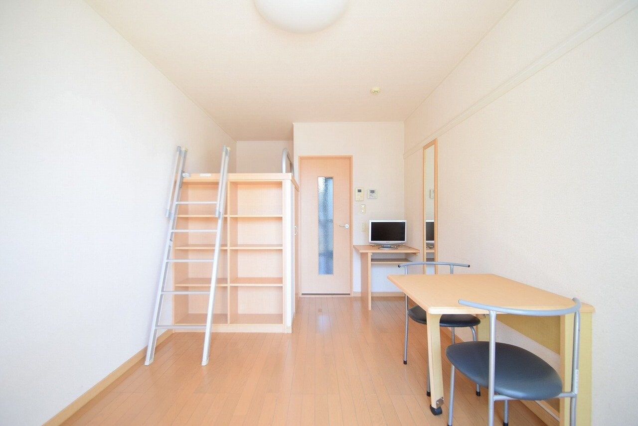 物件内観写真2　(現況を優先)