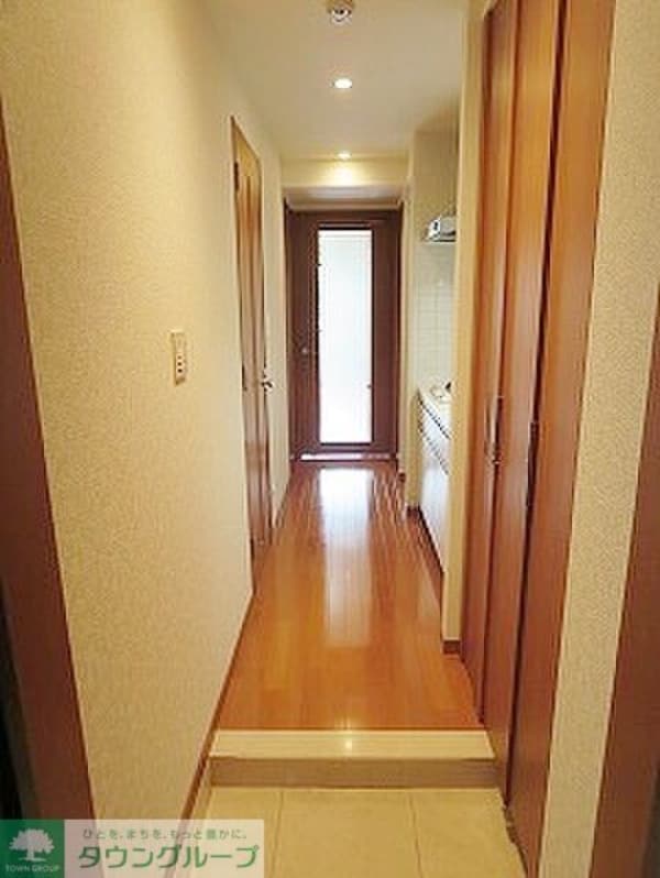 玄関(内見の予約先はタウンハウジング中野店になります★)