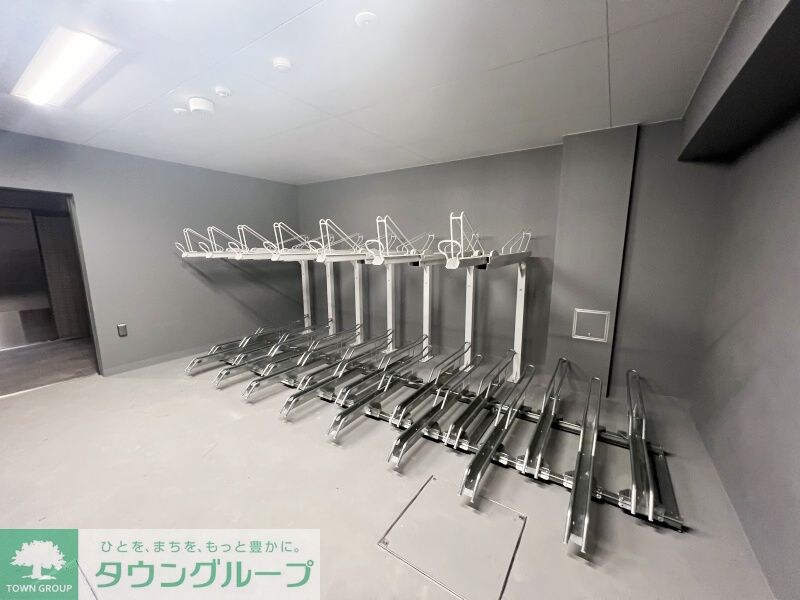 物件内観写真5　(駐車場)